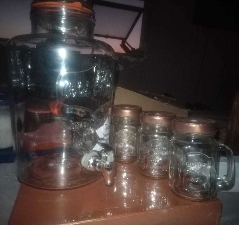 Glass drink dispenser and  3 glass cups