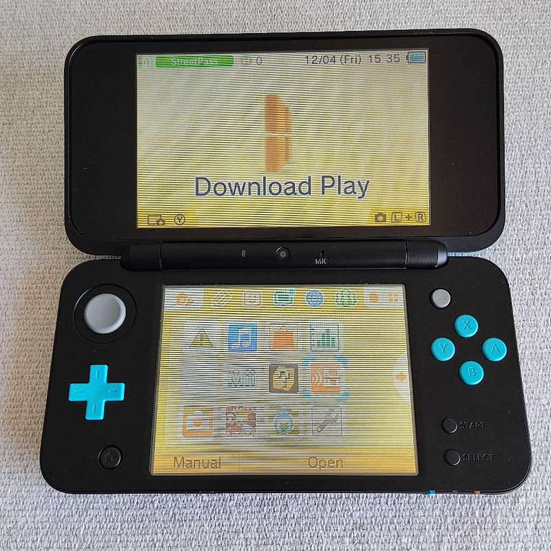 `New` Nintendo 2ds xl console with original stylus and charger