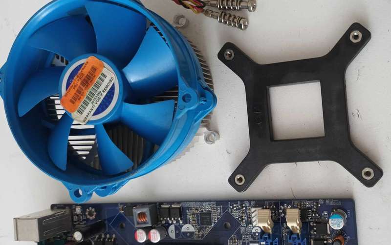 Foxconn N15235 45CMX Motherboard Socket LGA115XDBP 3520 with 2x 1GB DDR2 Ram