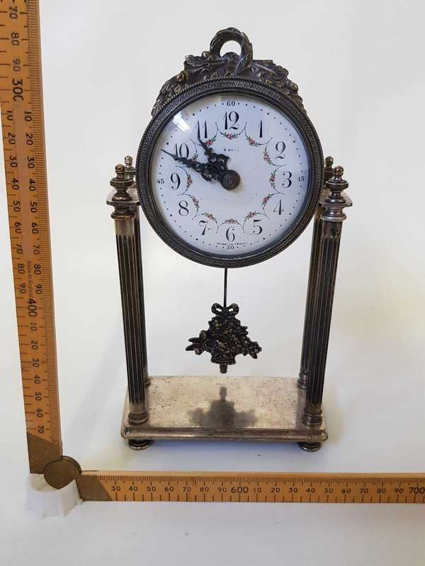 Mantle pendulum clock