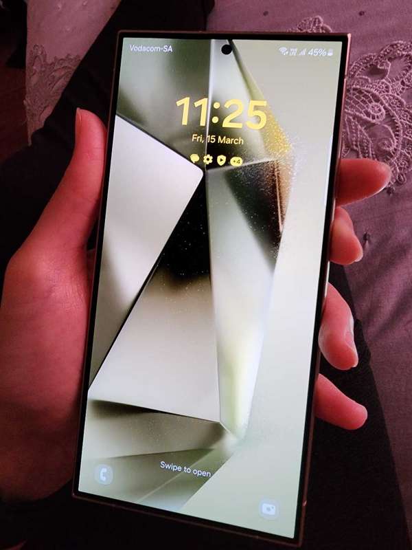 New with box Samsung Galaxy S24 Ultra (Gold) + R1000 checkers voucher