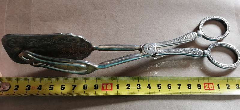 VINTAGE HIGHLY DETAILED CAKE TONG AND LIFTERS SET (E.P ZINK)