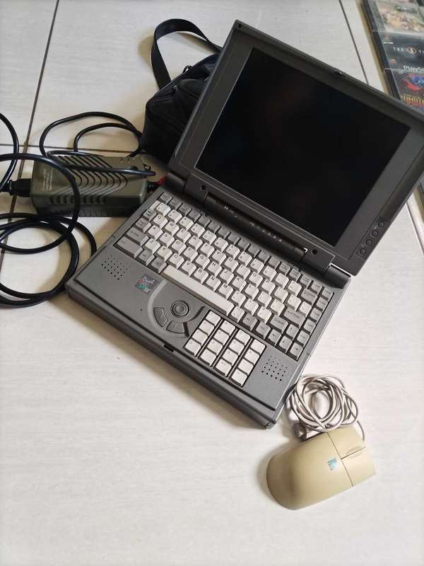 Innovace hyperbook 300 486 vintage/retro laptop RARE