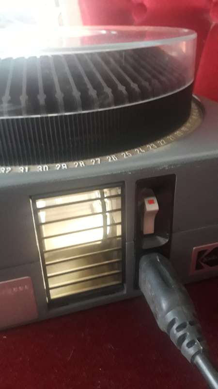 KODAK CAROUSEL S-AV 1000 PROJECTOR 1977