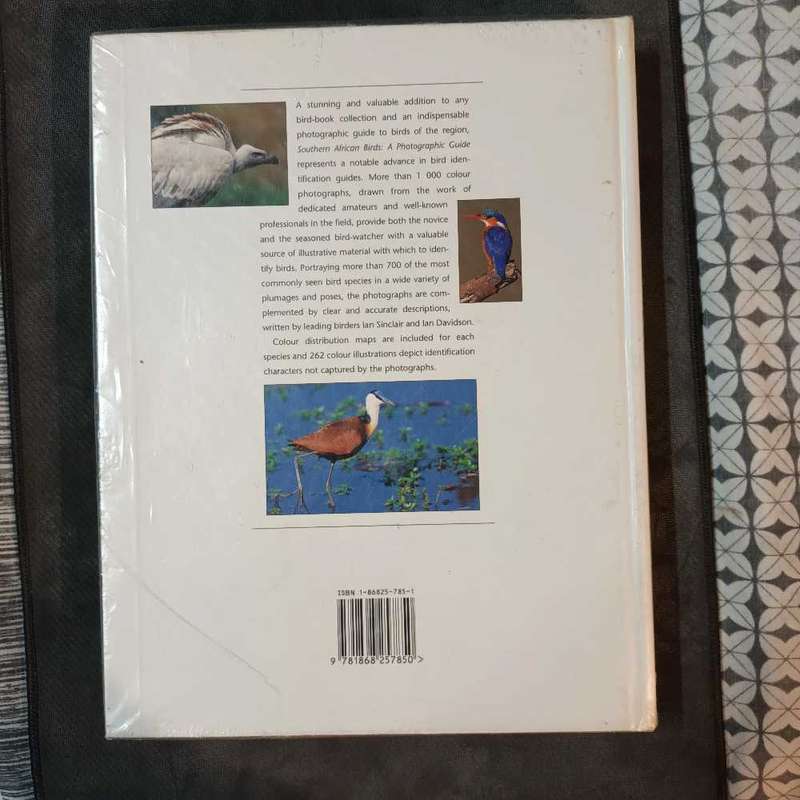 Southern African Birds. Ian Sinclair and Ian Davidson