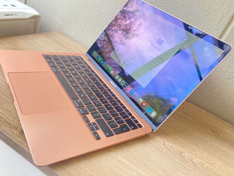 2020 Apple macbook Air 13-inch Retina Display Rose Gold i3 8GB RAM 256GB SSD Storage