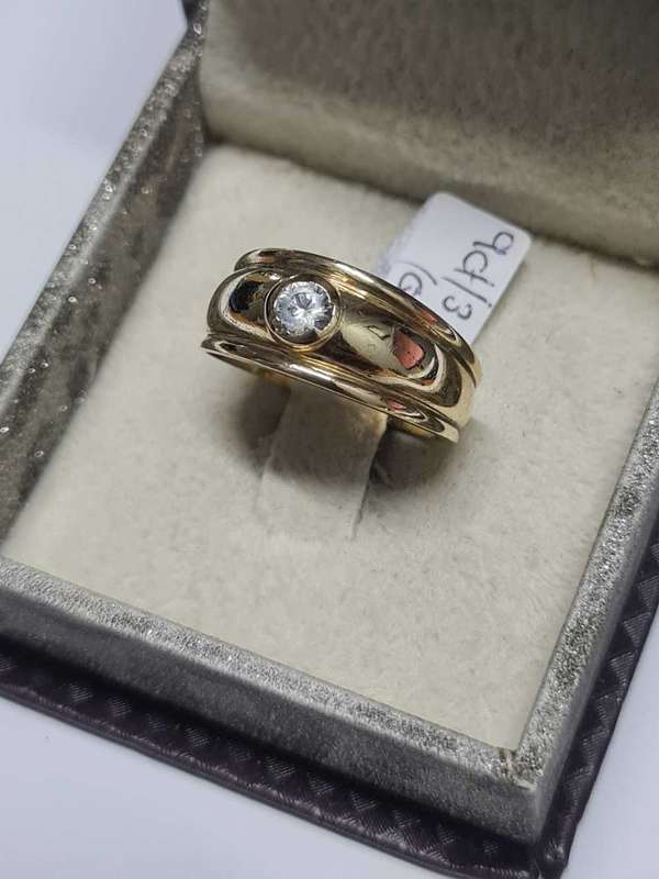 Yellow Gold 9ct Female Band Ring with CZ Stone