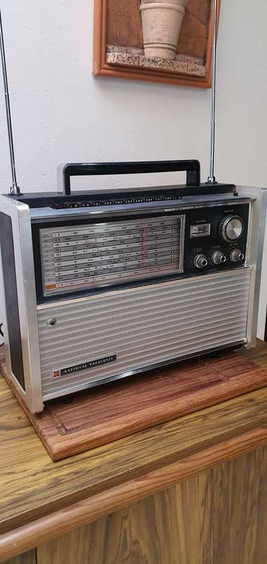 Rare 1969 National Panasonic model RF 5000 am/fm world radio in Working condition !!