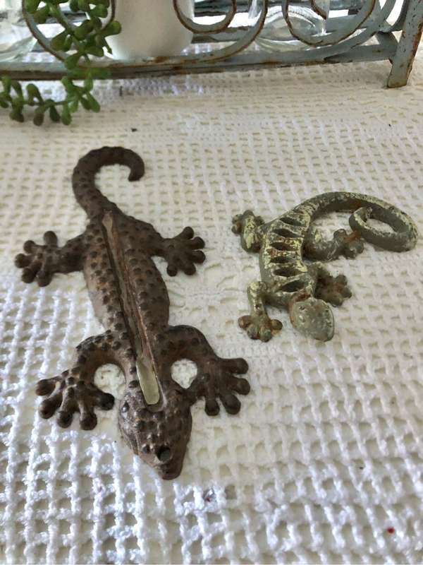 X2 Cast iron lizards