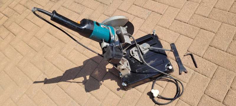 2000w Makita 230mm Grinder On Mountable Stand. Working....