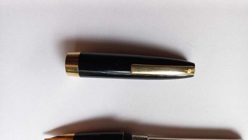 Vintage Sheaffer fountain pen- white dot