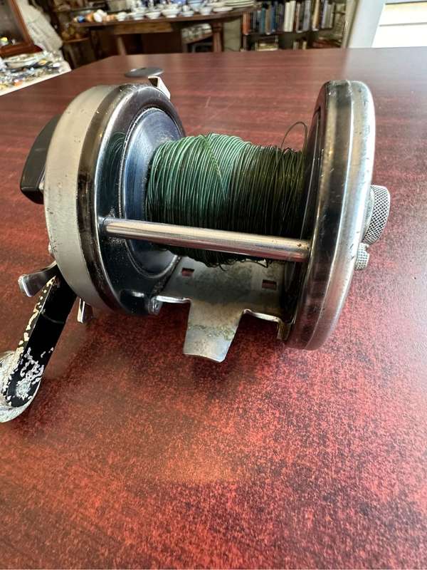 Abu Ambasadeur 12 fishing reel