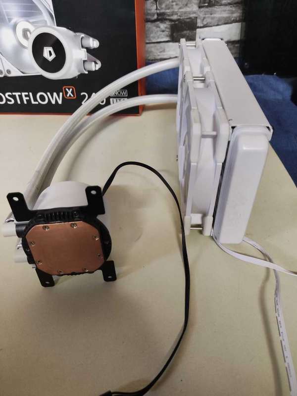 ID-Cooling Frost Flow 240mm AIO CPU Watercooler**Boxed**Intel and AMD Bracket included