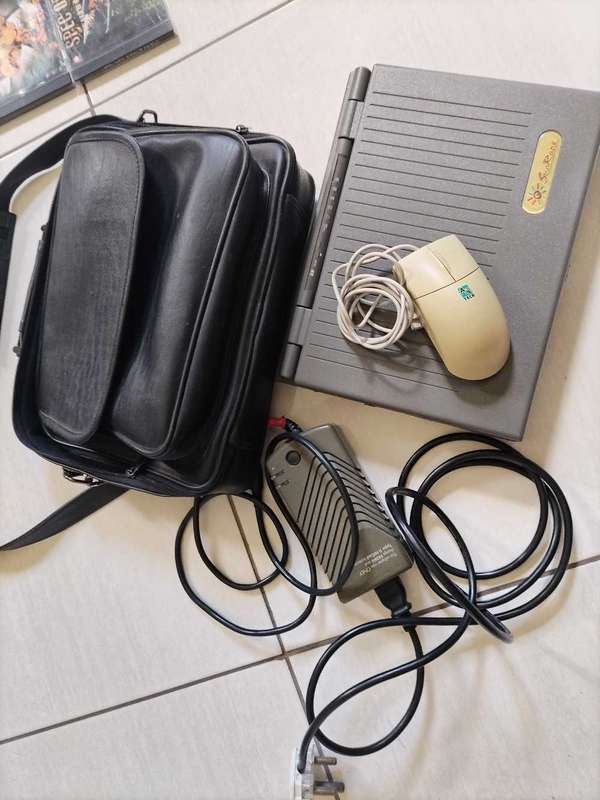 Innovace hyperbook 300 486 vintage/retro laptop RARE