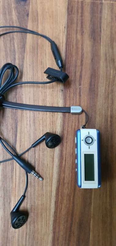 Super Rare Samsung MP3 player from 2005 in 100% working condition