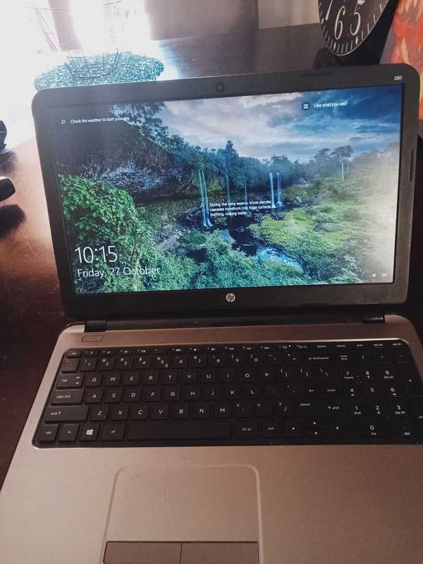 17" 250 HP Laptop with a bag