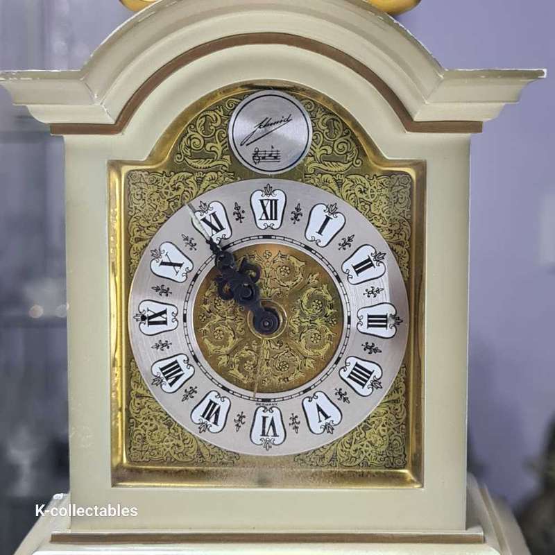 2 x beautiful Vintage clocks.