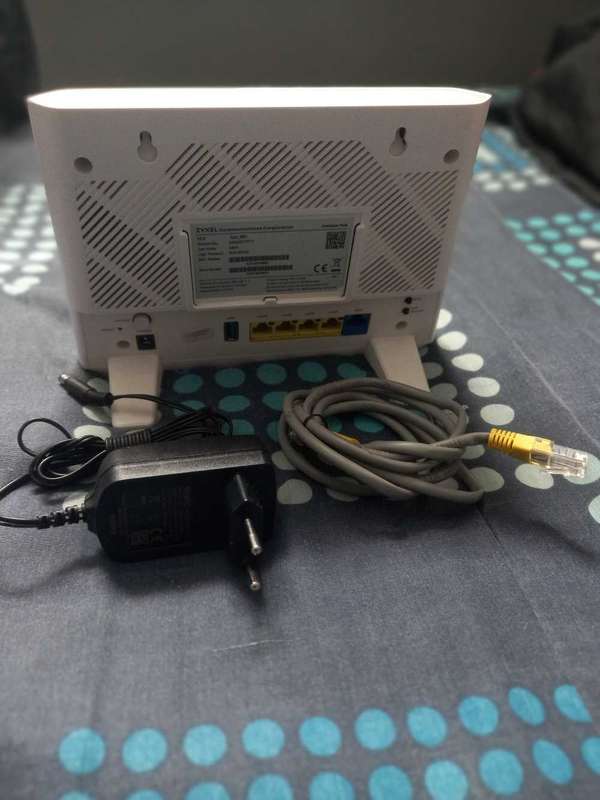 ZYXEL EMG3525-T50B fibre router