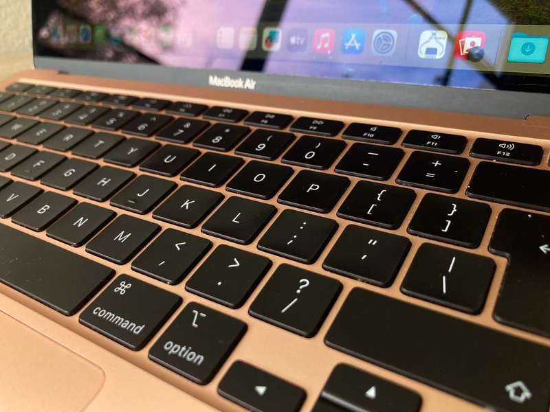 2020 Apple macbook Air 13-inch Retina Display Rose Gold i3 8GB RAM 256GB SSD Storage