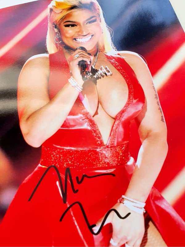 AUTHENTIC AUTOGRAPH BY NICKI MINAJ - WITHOUT COA