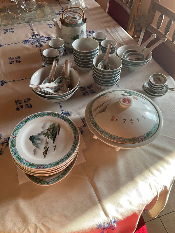 Porcelain Chinese dinner & tea set