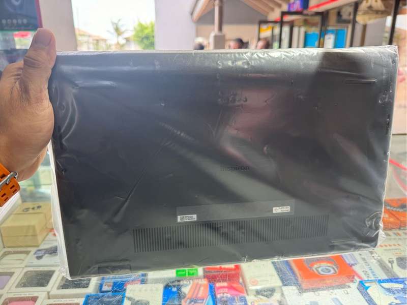 Dell inspiron 15 3520 i5,8gb,512gb SSD