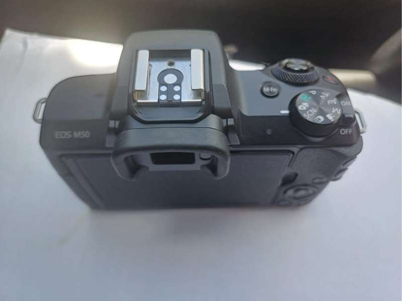 CANON EOS M50 MIRRORLESS CAMERA W/ 15-45MM + EF 75-300mm 1:4-5.6 III Lens & Many Extras Worth R7k!!!
