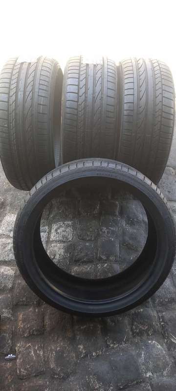 205/40/18 Runflat Bridgestone. 100% life