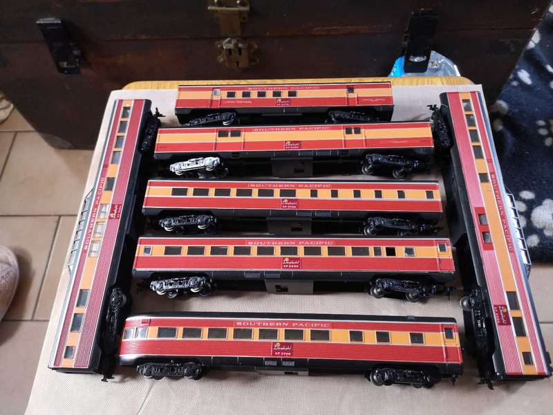 Rake SP Daylight coaches