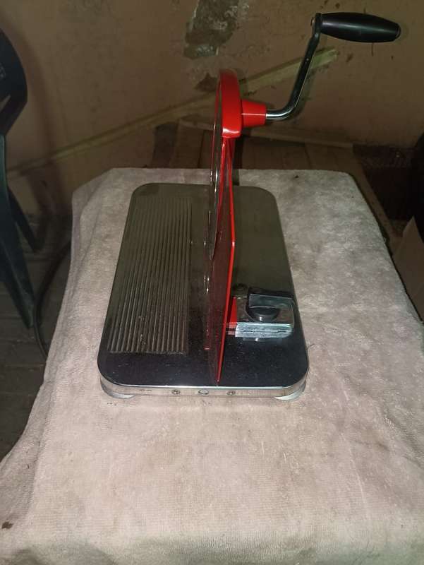 Pineware renovated vintage bread slicer