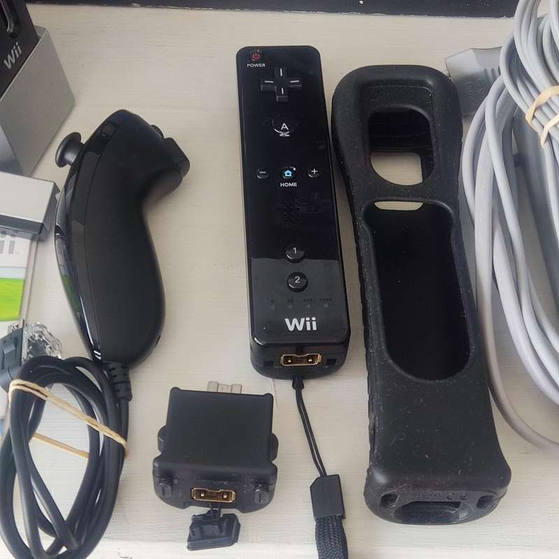 Nintendo Wii console with Wii Sports Resort and Wii Sports games bundle
