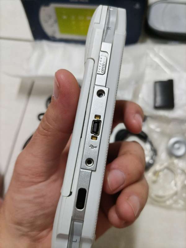 Sony Psp 1000 GIGA PACK Ceramic white Rare