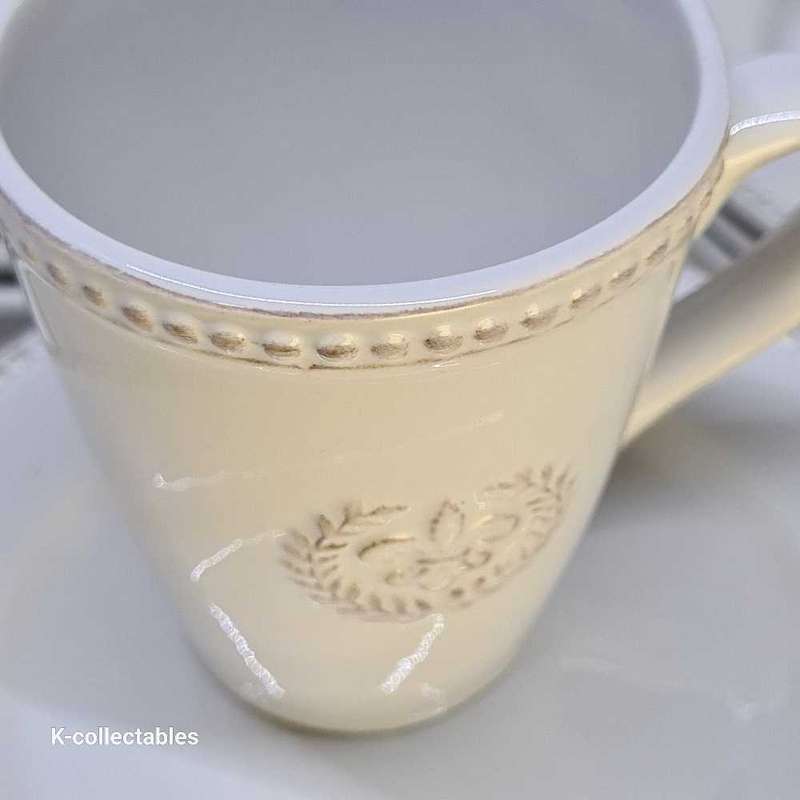 25 pcs ceramic/porcelain table set. Hand made. Biggie best.