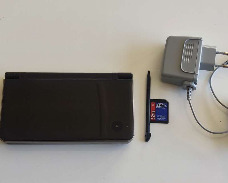 Nintendo Dsi Xl console with original charger