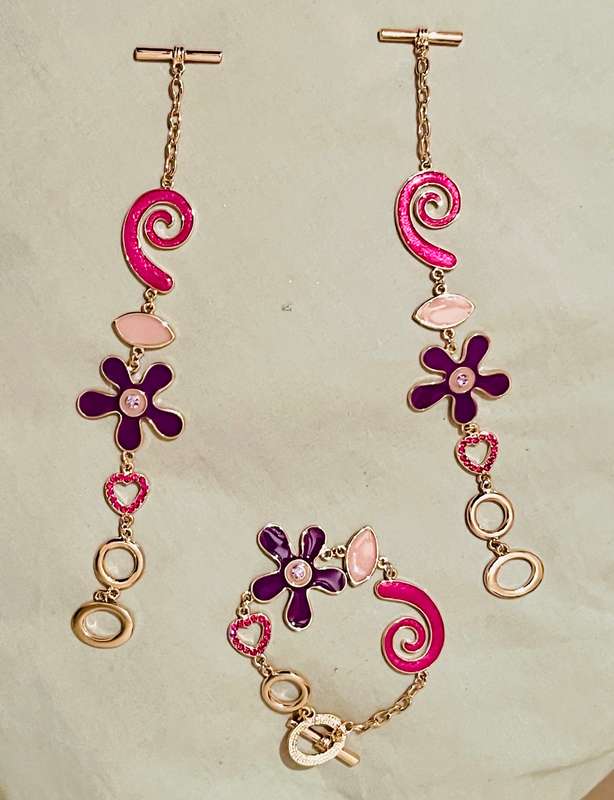 Bracelet , purple flower with diamante stones