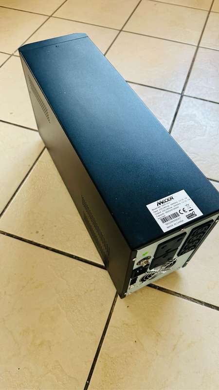 Mecer 3000VA (3000VA/1800W) Line Interactive/Off-Line UPS