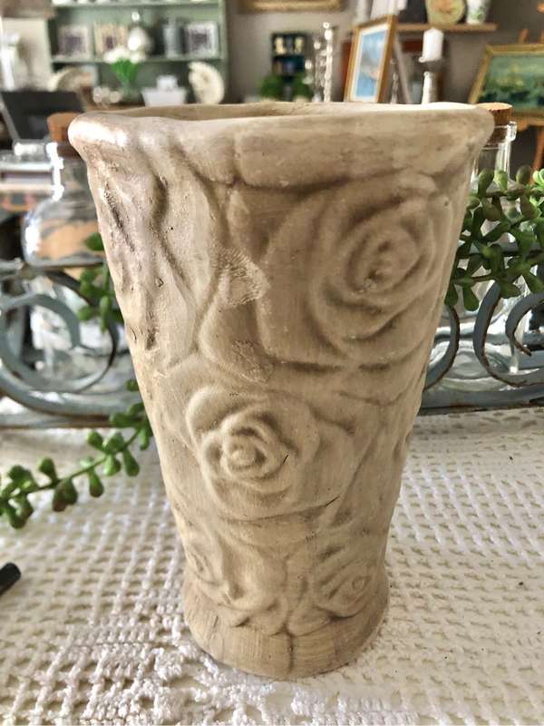 Pretty resin vase