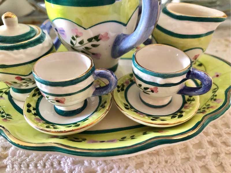 Miniature teaset