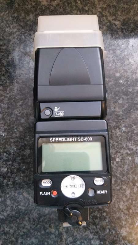 Nikon sb-800 speedlight (excellent condition). Selling for R1600!!!