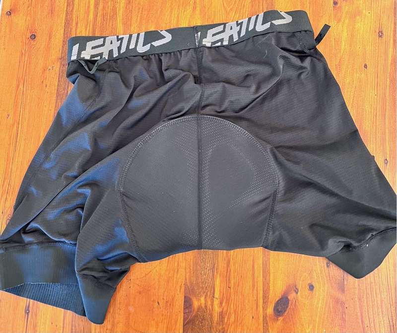 Leatt DBX 1.0 Cycling Shorts with Chamoix XXL