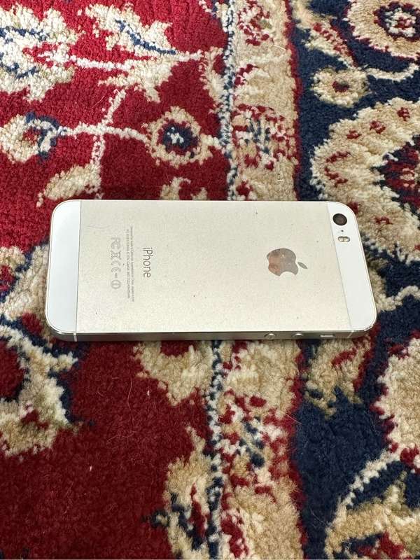 RARE/ Collectors -IPhone 5S 32GB Silver