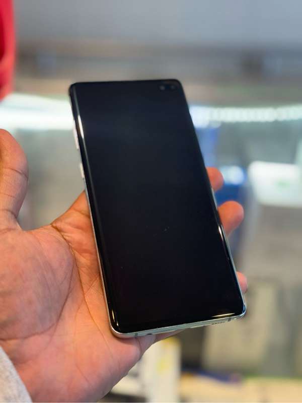 SAMSUNG S10 PLUS