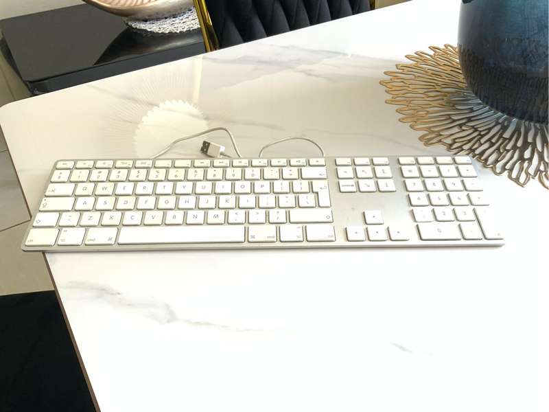 Genuine Apple A1243 Wired Mac Standard USB Keyboard w/ Numeric Keypad White