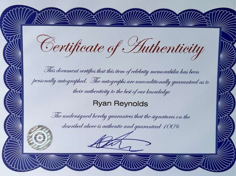 AUTHENTIC AUTOGRAPH BY RYAN REYNOLDS- WITH COA - AWESOME PIECE