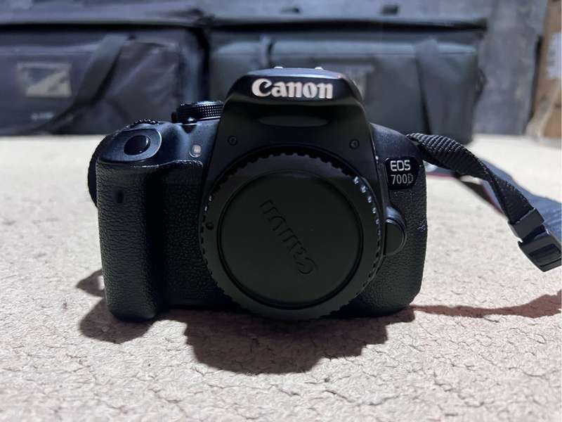 Canon EOS 700D(Megapixels: 18MP)