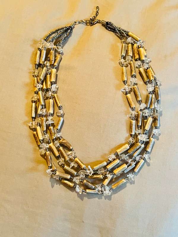 Necklace Silver/wood/clear glass stones