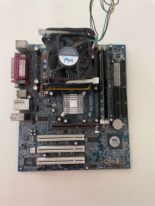 Intel Celeron D Motherboard Combo**Untested sold as is**756MB ram and Gigabyte Motherboard