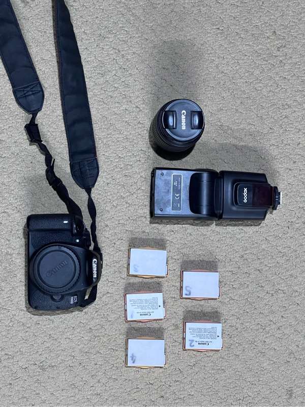 Canon EOS 700D(Megapixels: 18MP)