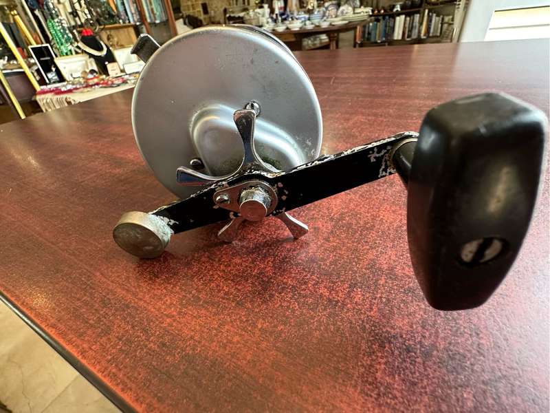 Abu Ambasadeur 12 fishing reel