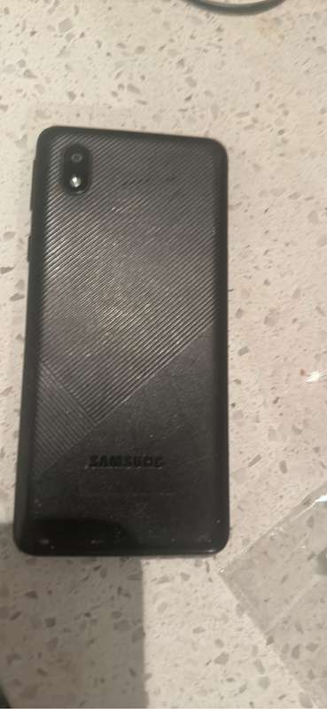 Broken electronics apple & Samsung